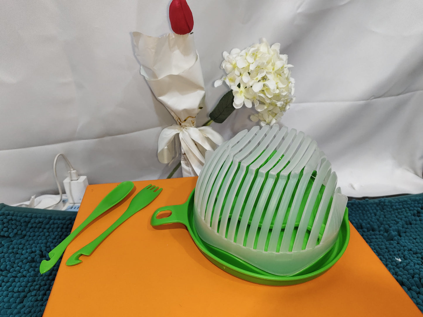 Creative Salad Cutter – Chops Fruits and Vegetables in Seconds